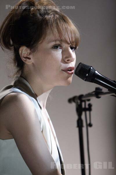 EMILY LOIZEAU - 2006-03-17 - PARIS - La Comedia - 